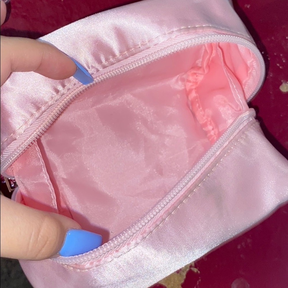 A small bag - Picture 3 of 3